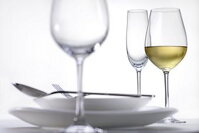 Poháre zo skla: poháre na víno, poháre na vodu